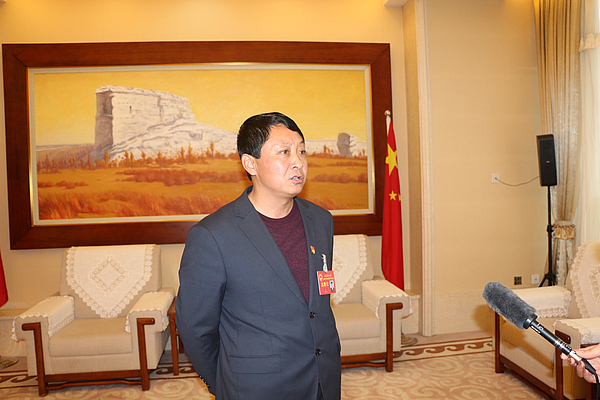 人大代表  张宏